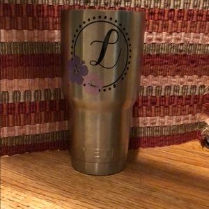 Yeti 32oz with L silver